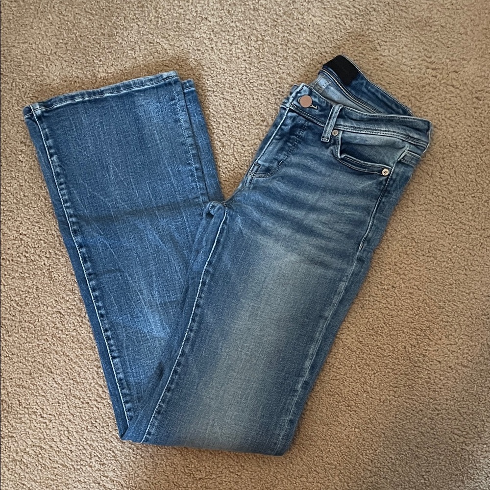Buckle Straight Leg Women's Jeans - Light Blue